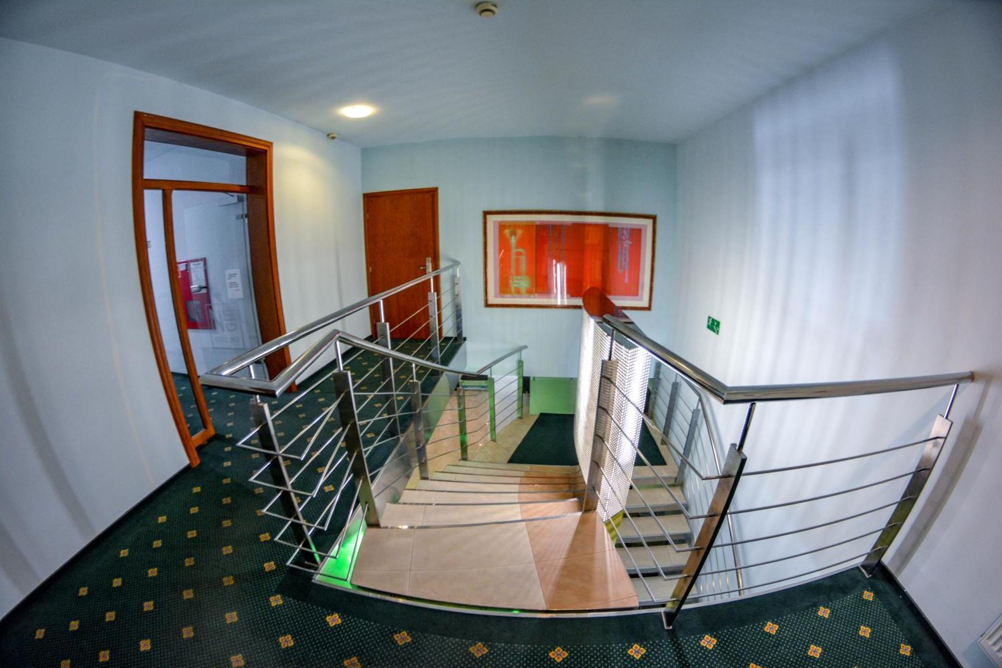 Hotel Neo Tarnowskie Gory Luaran gambar