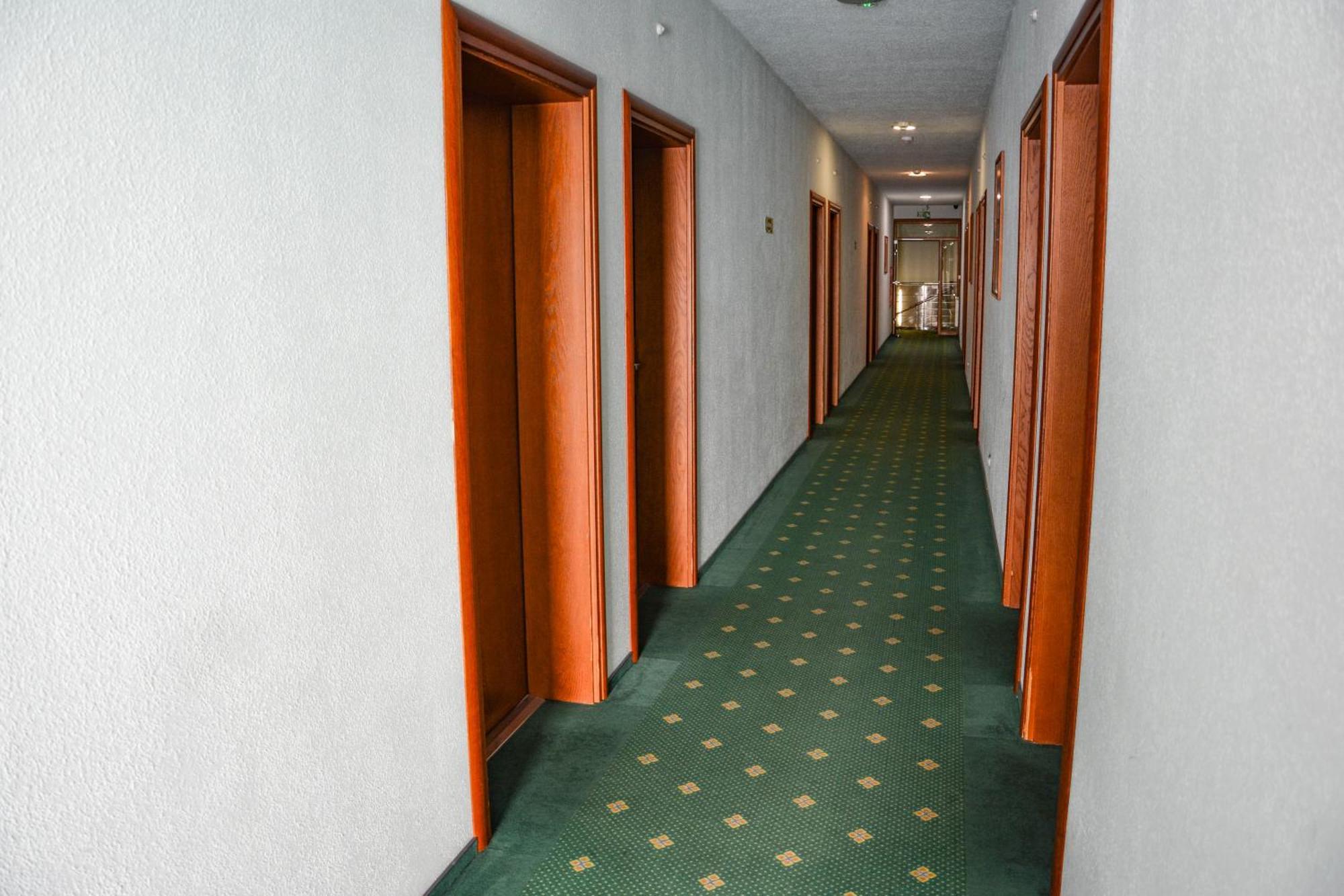 Hotel Neo Tarnowskie Gory Luaran gambar