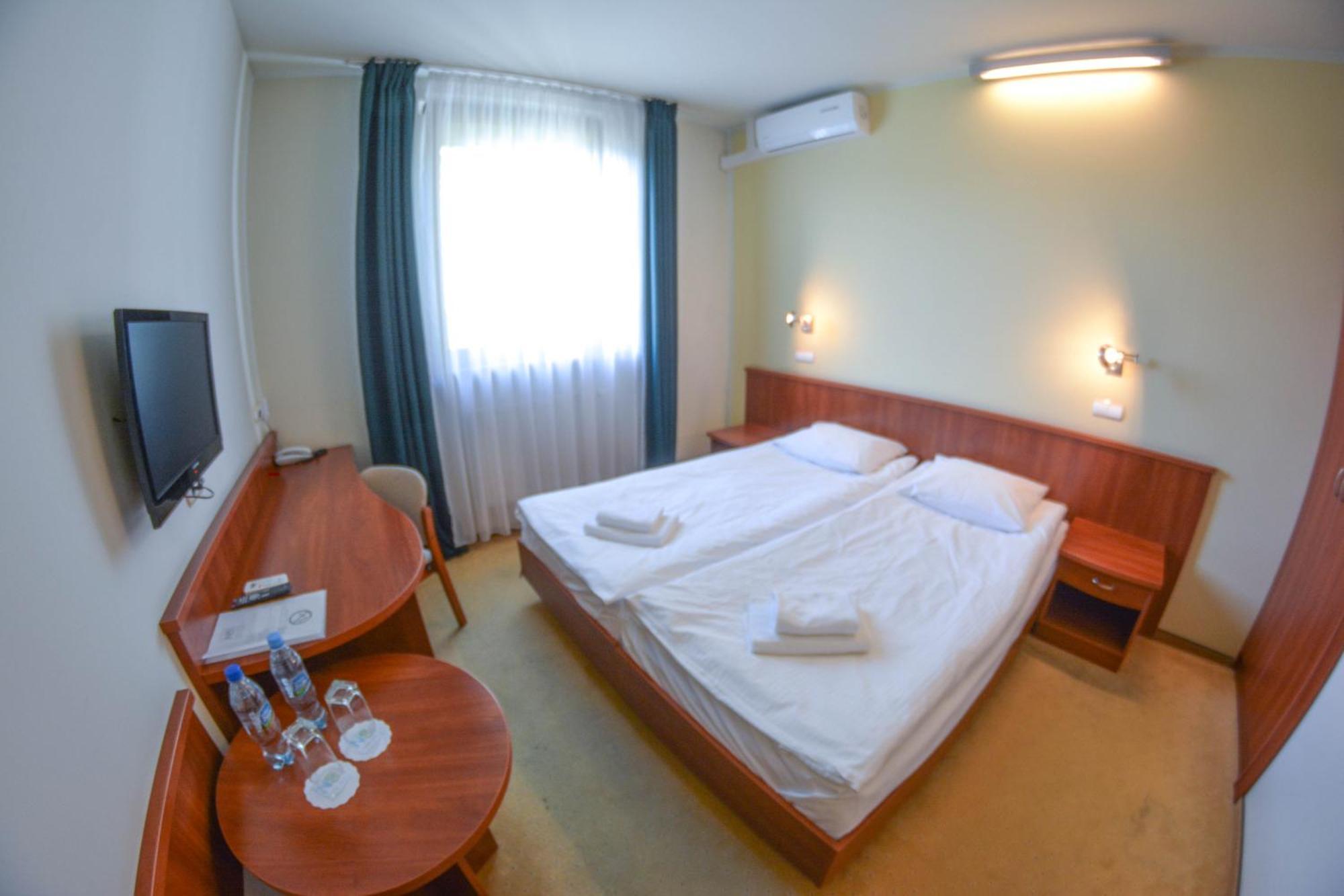 Hotel Neo Tarnowskie Gory Luaran gambar