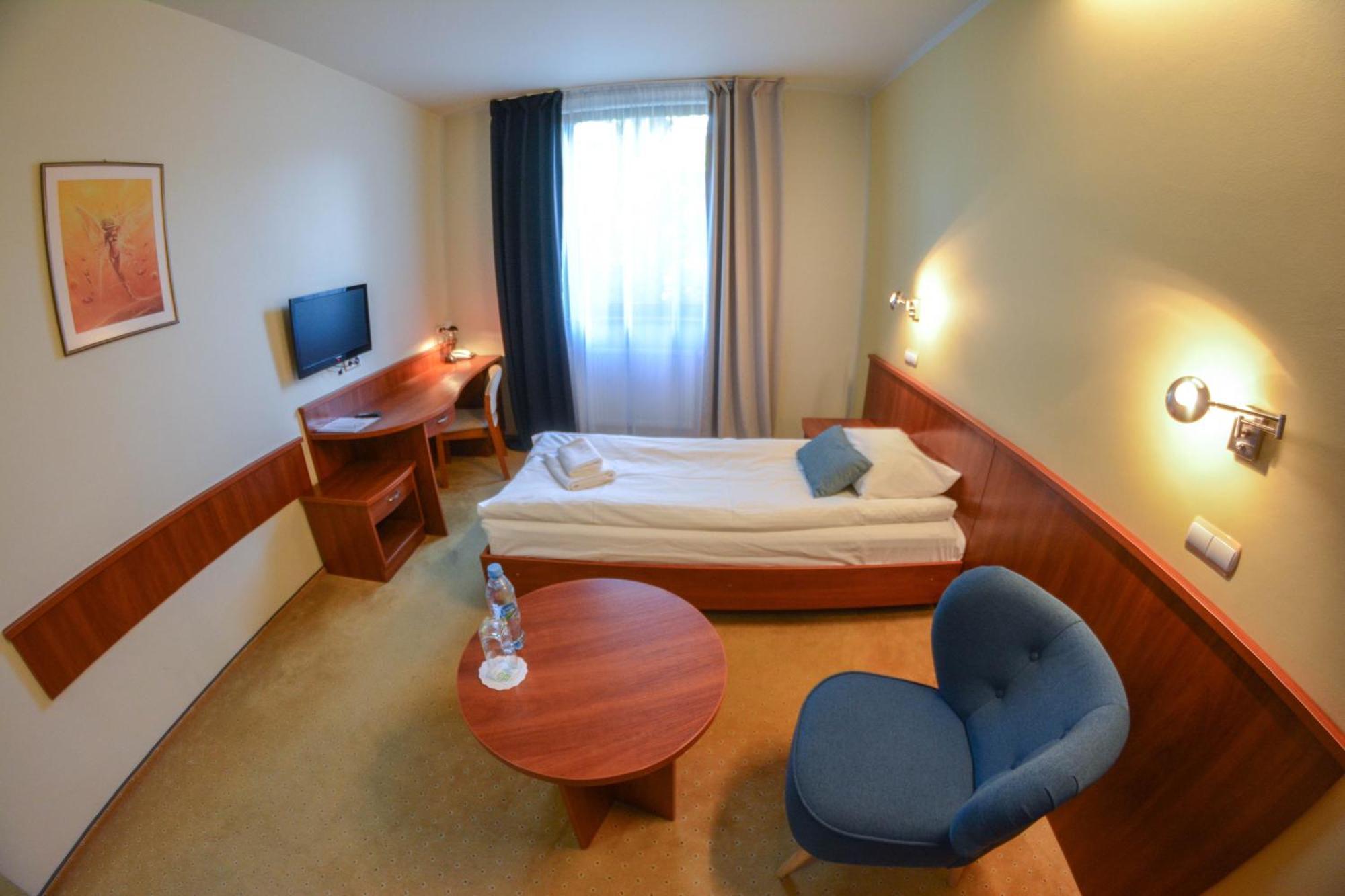 Hotel Neo Tarnowskie Gory Luaran gambar